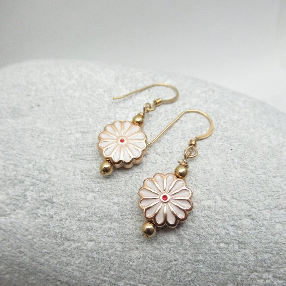 Enamel Daisy flower earrings - Picture 2 of 7